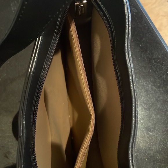 Mondani New York, black purse, GUC, zipper closure - Picture 8 of 10